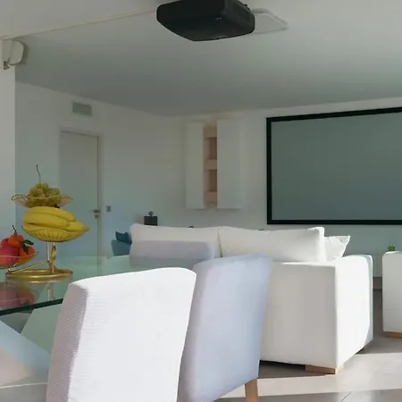 Apartment Montecarlo Luxury Pool
