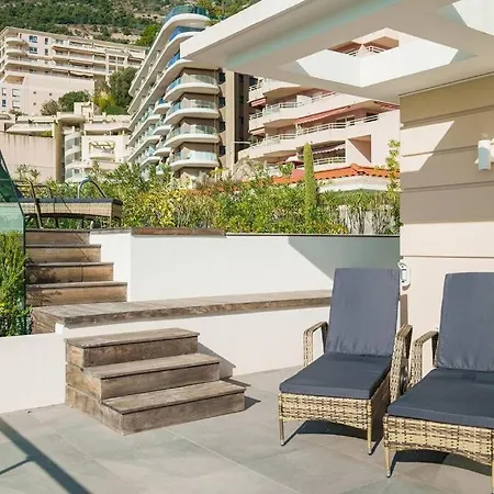Montecarlo Luxury Pool