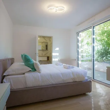Apartment Montecarlo Luxury Pool