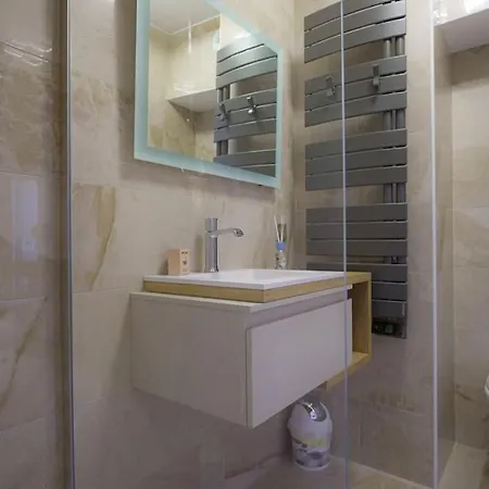 Montecarlo Luxury Pool Apartment *